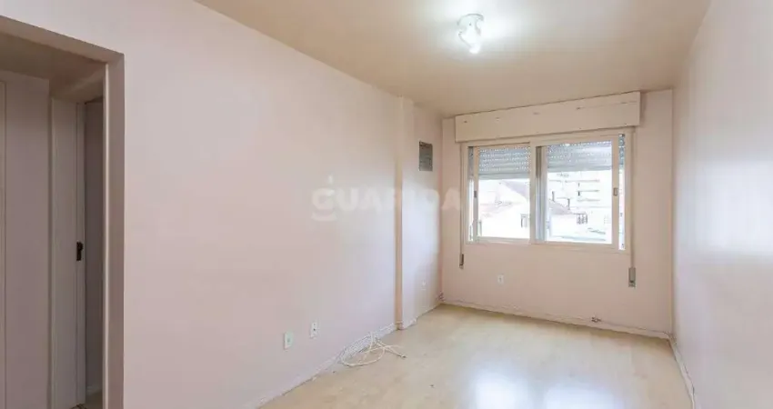 Amplo apartamento, semimobiliado, de 1 dormitório e 1 vaga de garagem no bairro Bom Fim