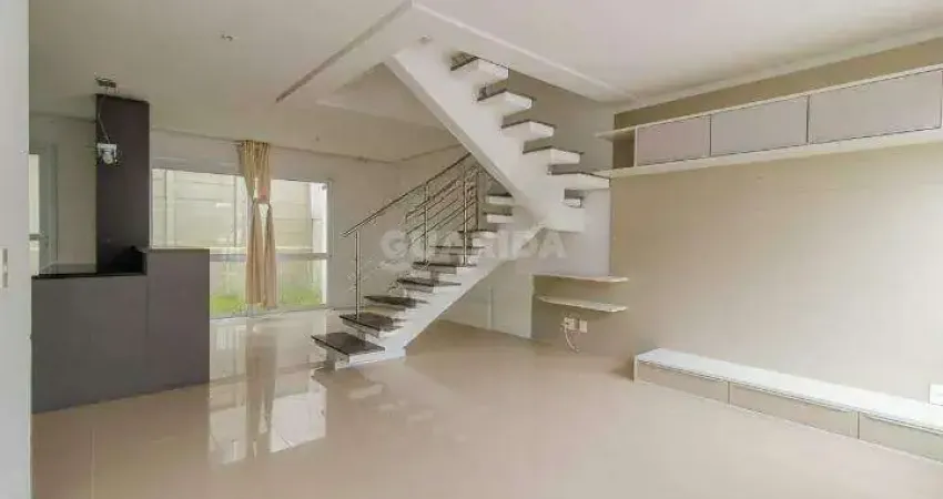 Casa em condomínio com Cobertura e 3 dormitórios sendo 1 suíte para alugar no bairro Glória.