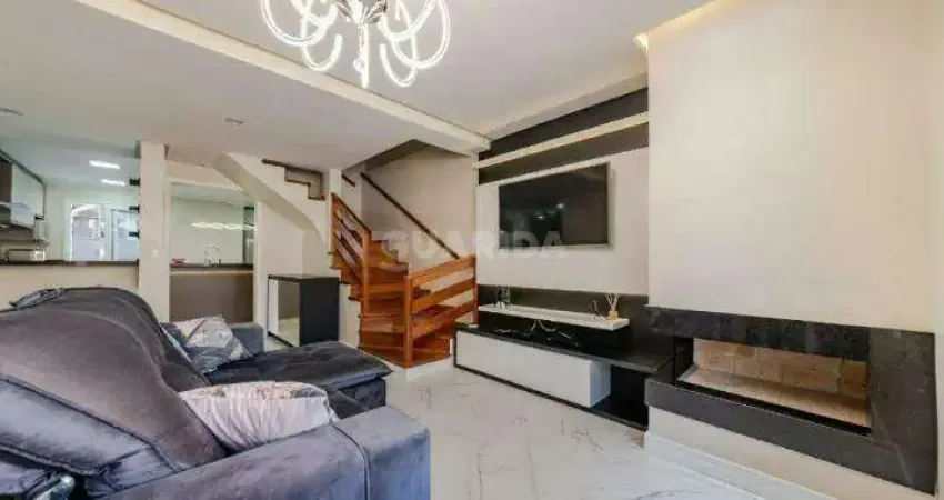 Casa em condomínio mobiliada com 3 dormitórios, sendo 1 suíte, e 2 vagas de garagem no bairro Ecoville