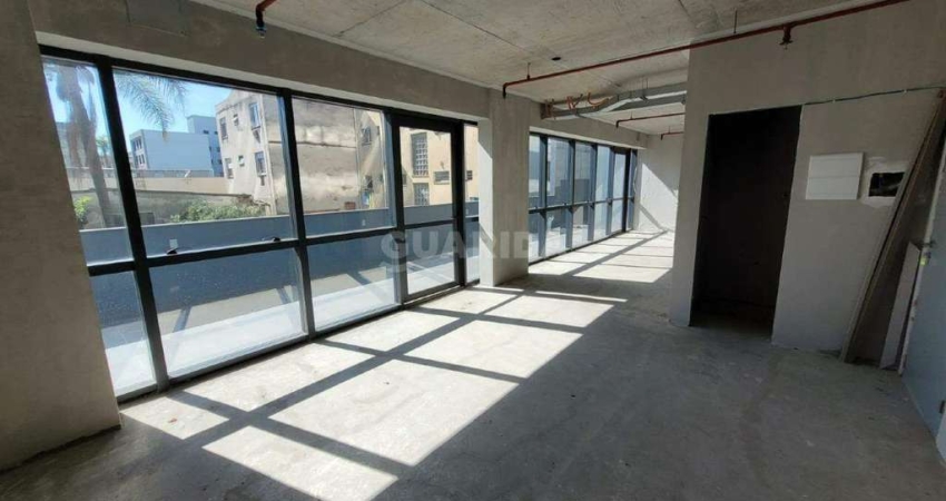 Conjunto comercial com terraço privativo no bairro Moinhos de Vento.