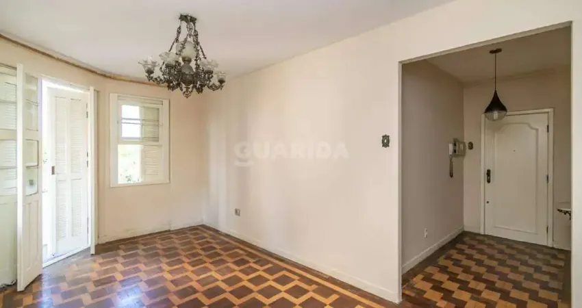 Apartamento com sacada e 2 dormitórios para alugar no bairro Centro Histórico