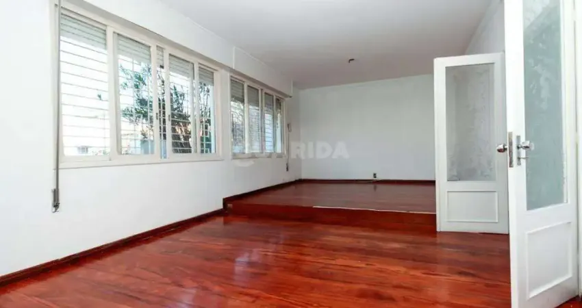 Casa com 5 quartos para alugar na Rua Guilherme Alves, Partenon, Porto Alegre