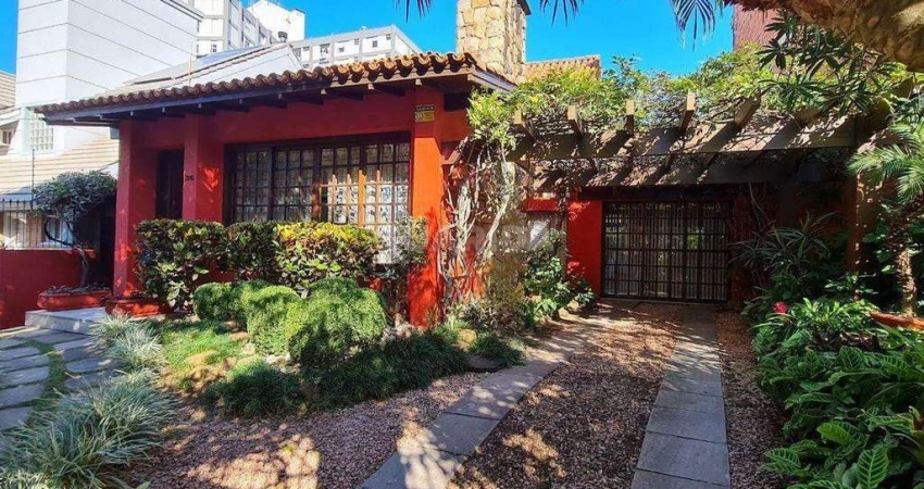 Casa Residencial mobiliada com 4 dormitórios sendo 2 suítes no bairro Boa Vista.