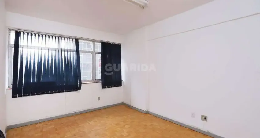 Sala com 31m² em piso laminado no bairro Centro Histórico.