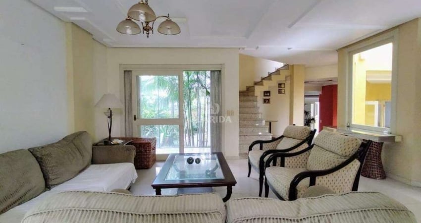 Casa com 5 dormitórios, sendo 3 suítes no bairro Teresópolis.
