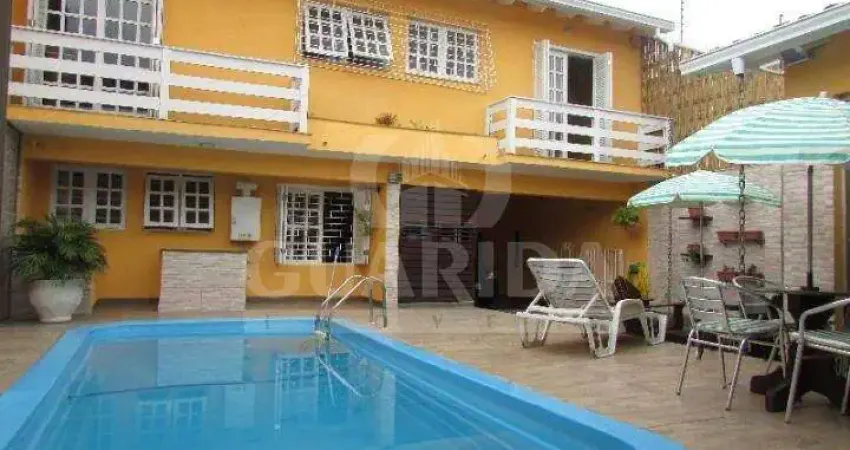 Casa residencial com 4 dormitórios sendo 3 suítes no bairro Ipanema.