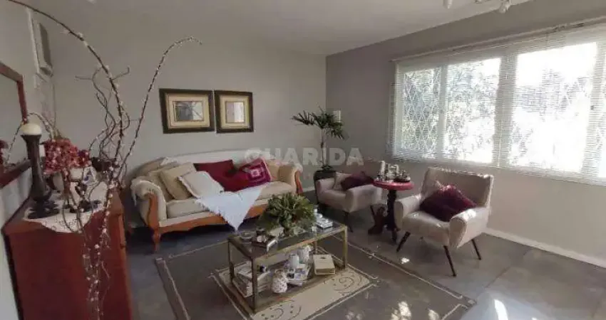 Casa Residencial com 3 dormitórios suítes e 3 vagas de garagem no bairro Três Figueiras