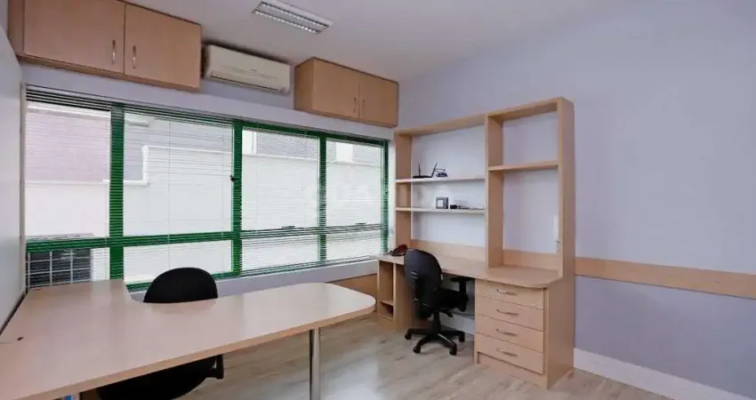 Sala comercial mobiliada no bairro Petrópolis.