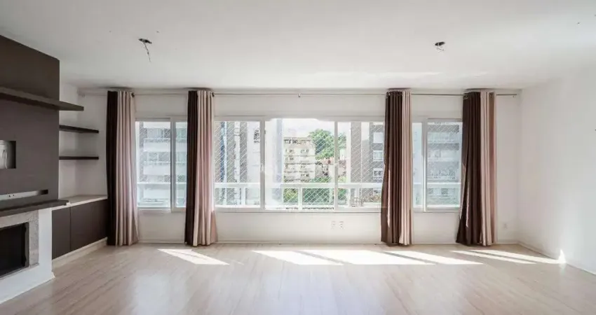 Apartamento com 4 suítes e 3 vagas de garagem no coração do bairro Menino Deus!