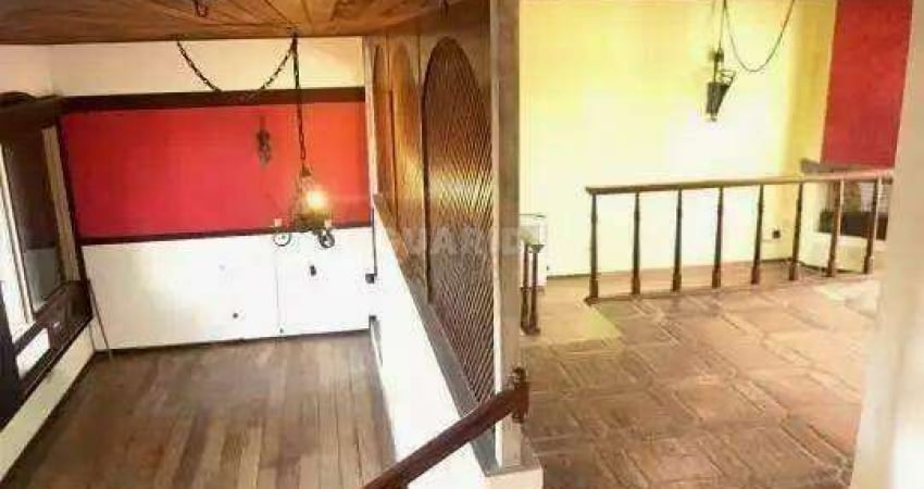 Casa Residencial com 3 dormitórios, sendo 1 suíte, e 3 vagas de garagem no bairro Cristal