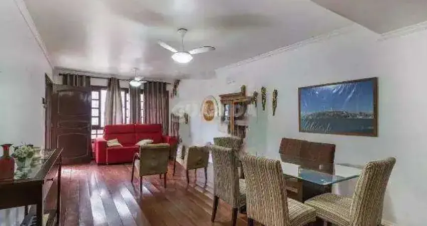 Casa residencial com 4 dormitórios, sendo 1 suíte, e 3 vagas de garagem no bairro jardim do salso