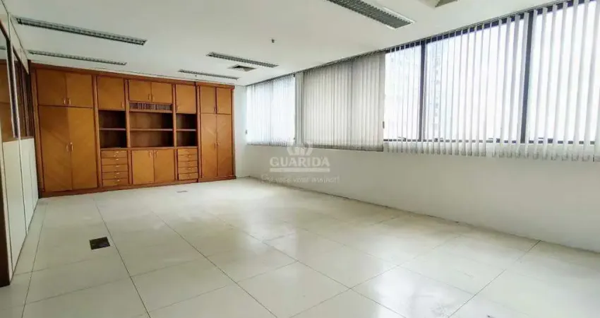 Excelente imóvel comercial muito amplo, são 300 m² de área total e 264 m² de área privativa.