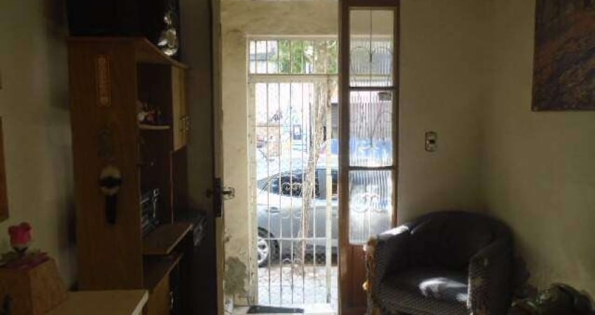Casa residencial para locação, com 2 dormitórios no bairro Cidade Baixa