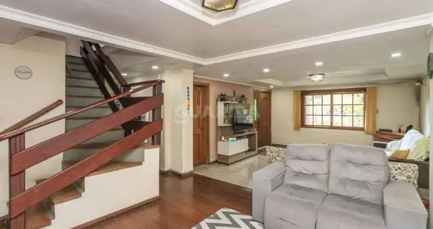 Casa Residencial com 4 Quartos, sendo 2 Suites, e 3 vagas de garagem no bairro Partenon - Porto Alegre/RS