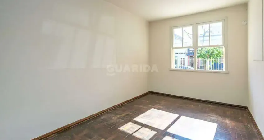 Apartamento térreo com 2 dormitórios no bairro Menino Deus