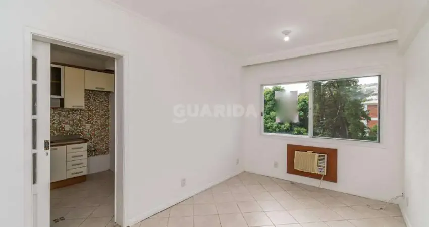 Apartamento com 2 dormitórios e 1 vaga de garagem no bairro Cavalhada