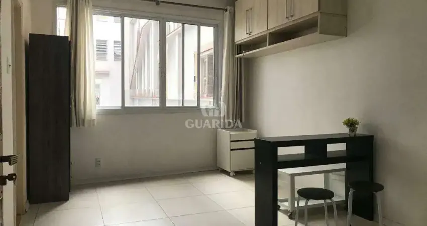 Apartamento no estilo JK semimobiliado no bairro Centro Histórico - Porto Alegre/RS