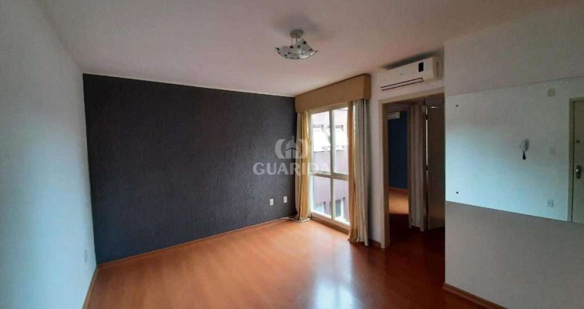 Apartamento semimobiliado de 1 dormitório no bairro Petrópolis.