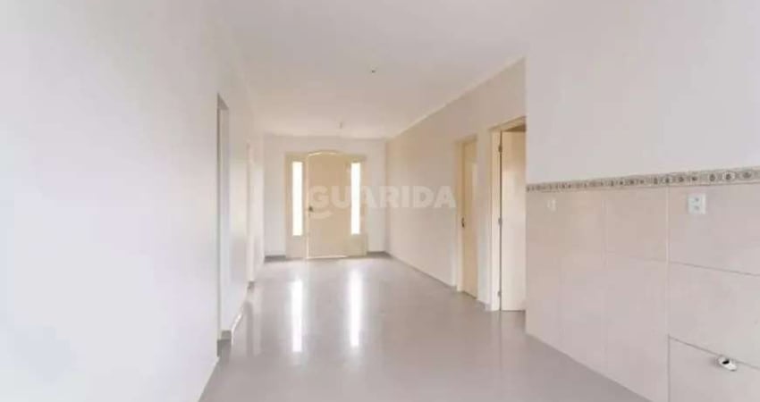 Casa residencial de 3 dormitórios, sendo 1 suíte, e 2 vagas de garagem no bairro Partenon - Porto Alegre/RS