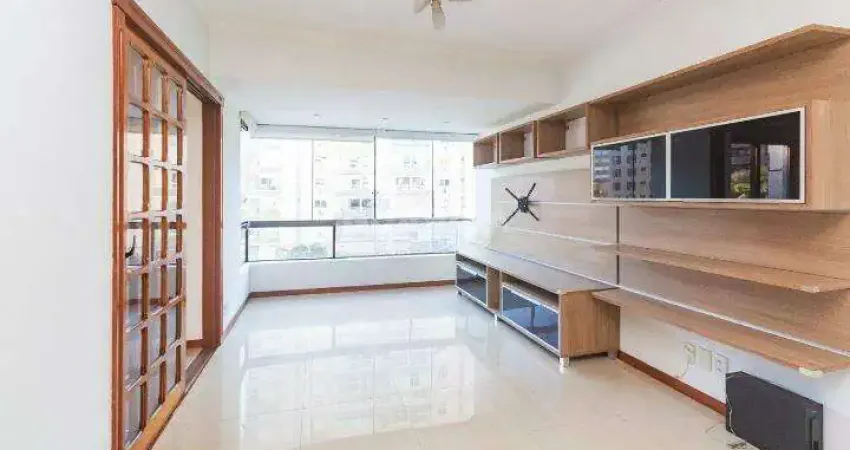 Amplo apartamento com 3 quartos e vaga de garagem no Petrópolis!