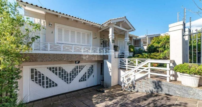 Casa Residencial com piscina, 4 dormitórios, sendo 2 suítes, 4 vagas de garagem, no bairro Três Figueiras