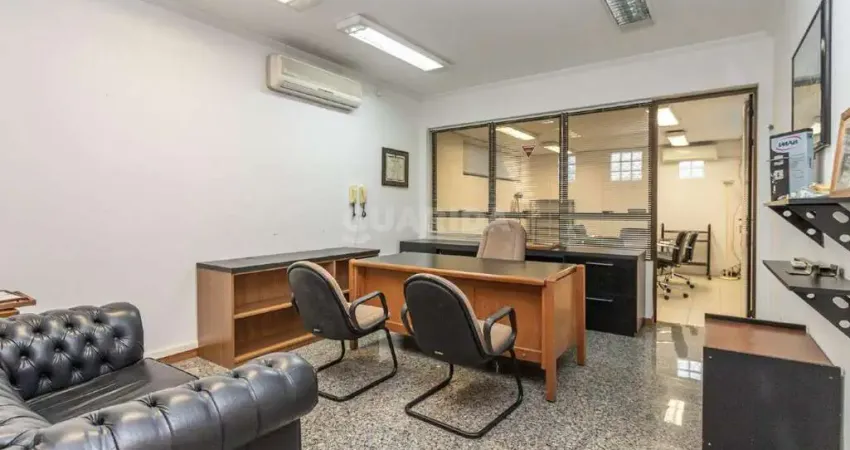 Conjunto comercial com 1 vaga de garagem coberta no bairro Petrópolis!