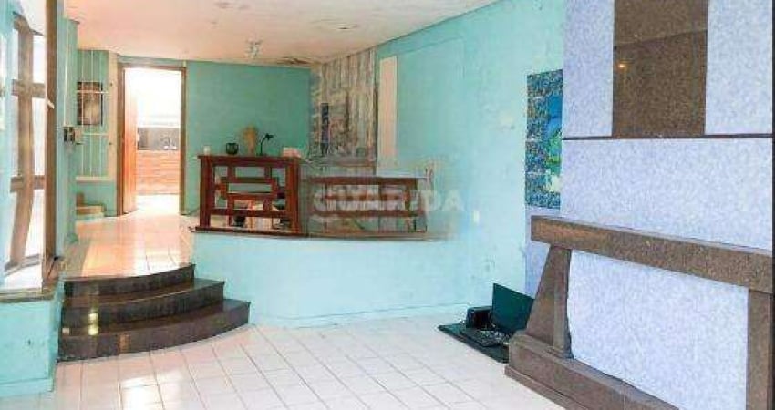 Casa com Piscina e 3 dormitórios, sendo 2 suítes, para alugar no bairro Chácara das Pedras.