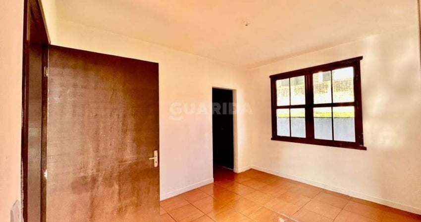 Casa Residencial com 3 dormitórios, sendo 1 suíte, para alugar no bairro Cristal.