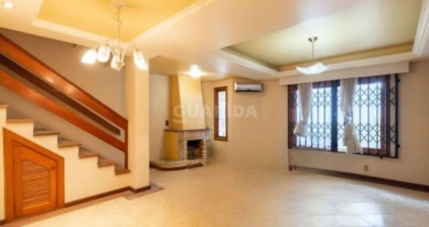 Casa em condominio fechado com 3 dormitórios, sendo 1 suíte, para alugar no bairro Cristal.