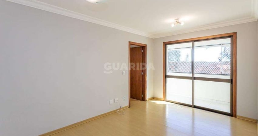 Apartamento com 2 dormitórios, sendo 1 suíte, sacada com churrasqueira, e 2 vagas de garagem, no bairro Petrópolis