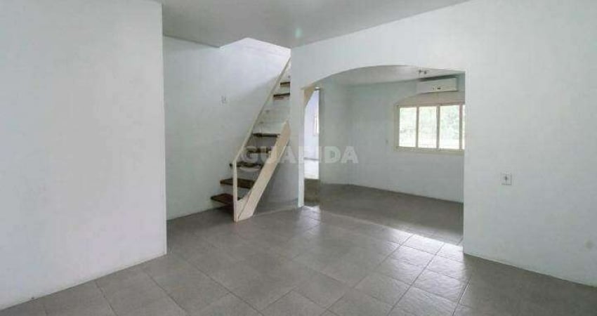 Casa Residencial com 5 dormitórios, sendo 1 suíte, para alugar no bairro Belém Velho.