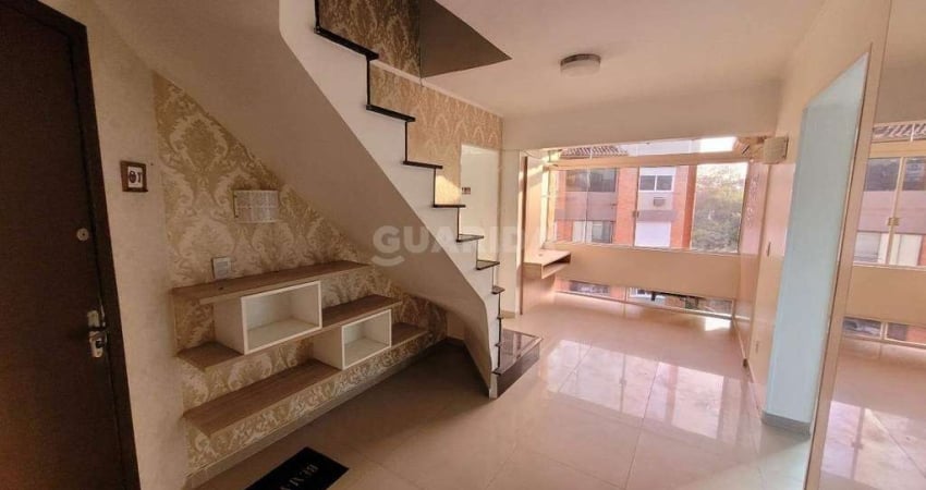 Cobertura semimobiliada de 3 dormitórios, sendo 1 suíte, no bairro Ipanema. Imóvel com 113m² de área útil.
