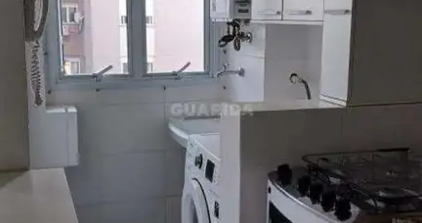 Apartamento com 2 dormitórios, sacada, e 1 vaga de garagem, no bairro Teresópolis