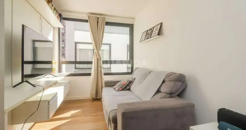 Apartamento semimobiliado de 1 dormitório no Menino Deus.