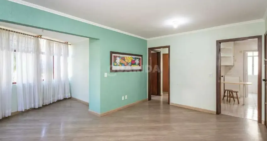 Apartamento semimobiliado de 3 dormitórios no bairro Chácara das Pedras.