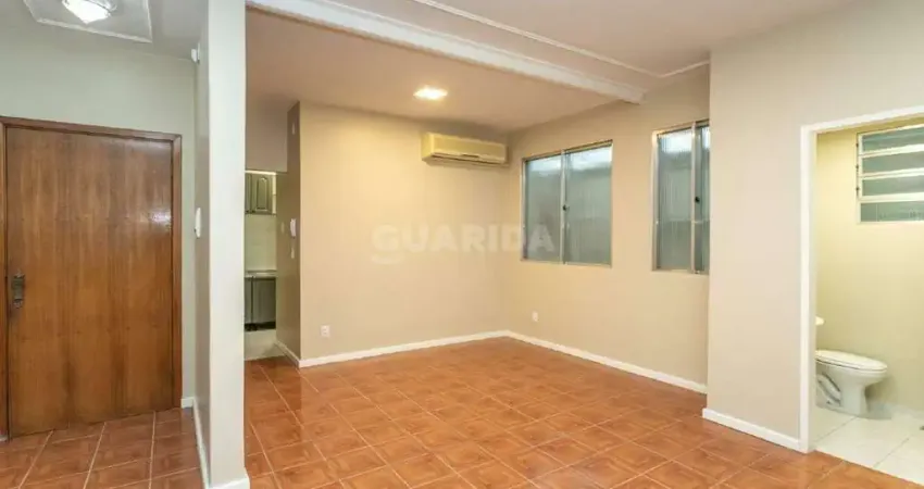 Apartamento reformado com 2 dormitórios e pátio no bairro Rio Branco!