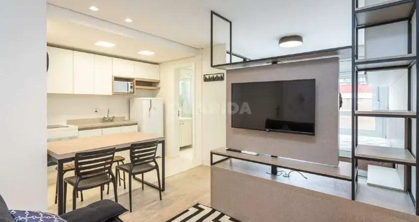 Apartamento no estilo Loft mobiliado e com 1 vaga de garagem, no bairro Bom Fim