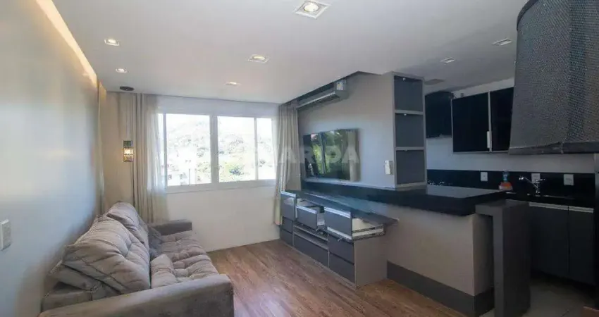 Apartamento mobiliado de 2 dormitórios, sendo 1 suíte, e 1 vaga de garagem no bairro Teresópolis