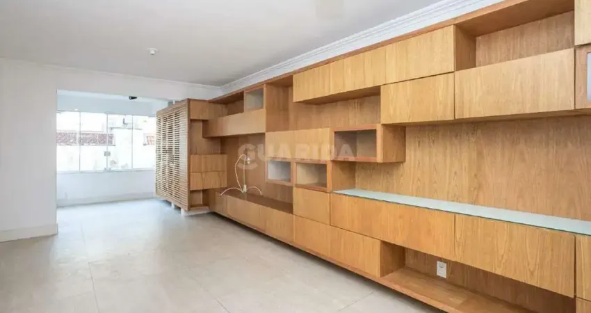 Apartamento com 3 dormitórios, 1 vaga coberta com depósito, no bairro Tristeza