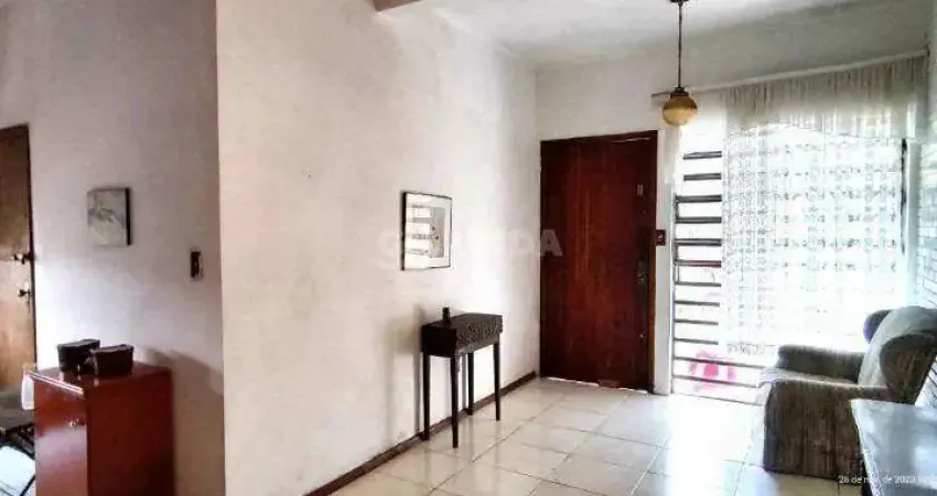 Casa de 5 dormitórios, sendo 2 suítes, no bairro Petrópolis