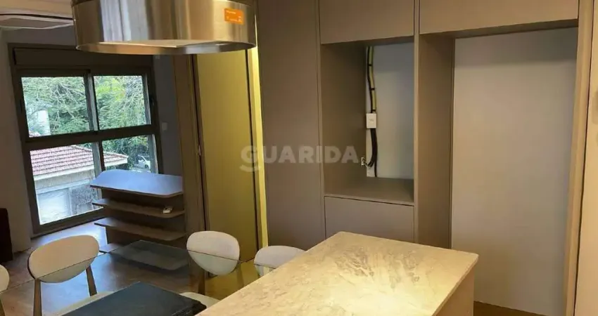 Loft de 1 dormitório mobiliado no bairro Moinhos de Vento. Imóvel com 42m² de área útil.