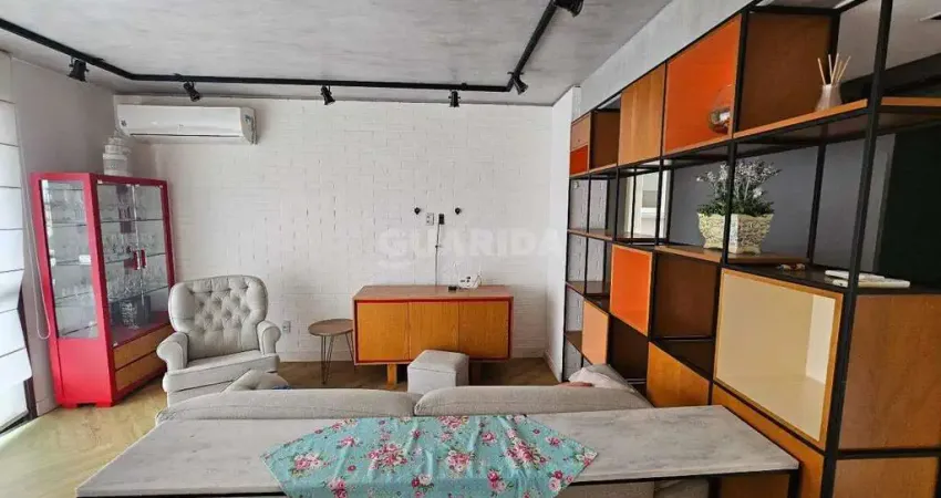 Apartamento mobiliado com 3 dormitórios, sacada com churrasqueira e vaga tripla!