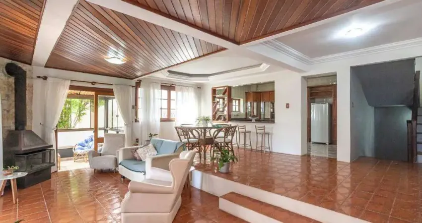 Casa em condomínio mobiliada com 3 dormitórios, sendo 1 suíte, no bairro nonoai.