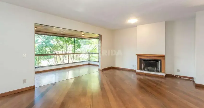 Imóvel originalmente com 3 dormitórios, atualmente transformado em 2, com fácil reversão.