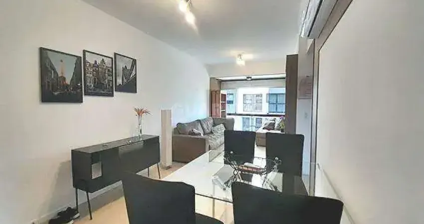 Apartamento com sacada integrada, de 2 dormitórios e mobiliado, no bairro partenon!