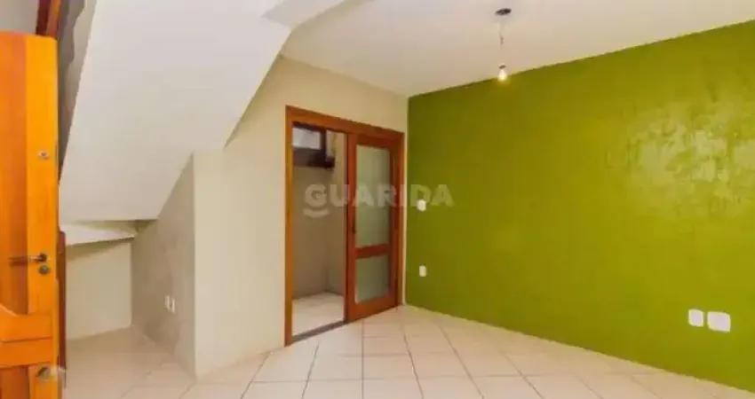 Casa em condominio fechado com 2 dormitórios, sendo 1 suíte, para alugar no bairro guarujá.