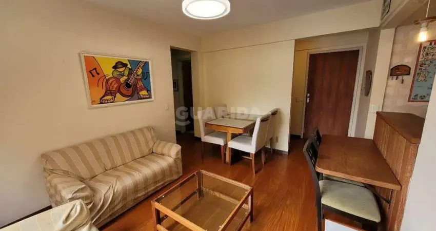 Apartamento totalmente mobiliado de 2 dormitórios no bairro petrópolis!