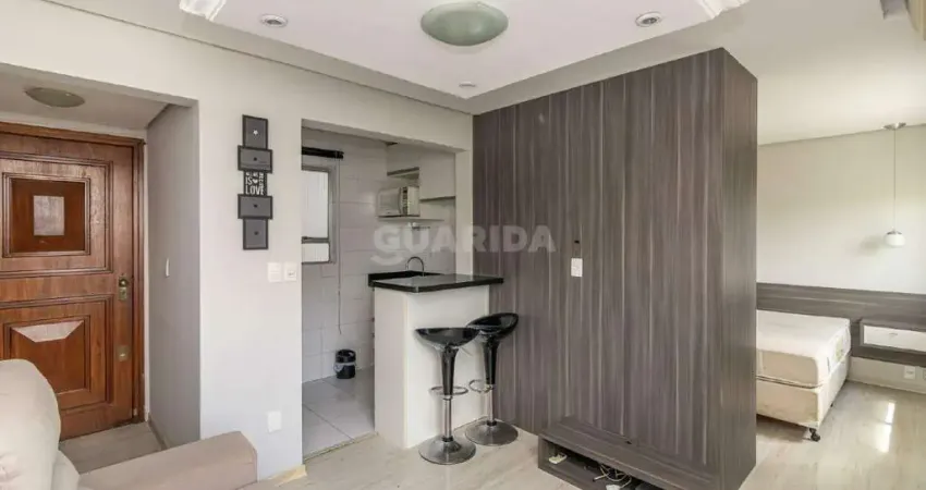 Apartamento mobiliado jk transformado em 1 dormitório com vaga de garagem, no centro histórico