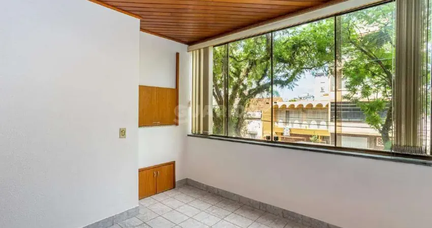 Amplo apartamento de 2 dormitórios e 1 vaga no bairro cidade baixa! 