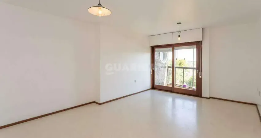 Apartamento semimobiliado com 3 dormitórios, sendo 1 suíte, e 2 vagas de garagem no bairro menino deus!